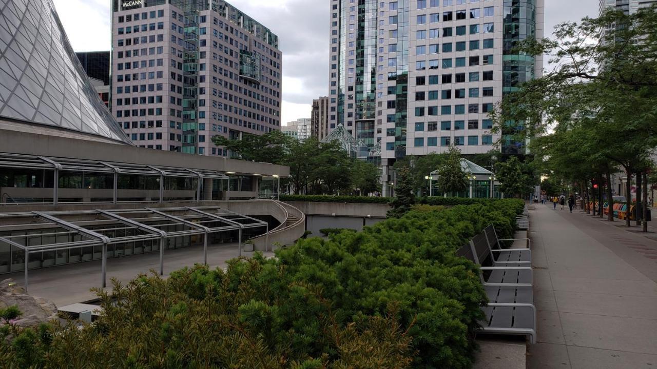 2 Bedrooms & 1 Bedroom Spectacular Apartments 토론토 외부 사진