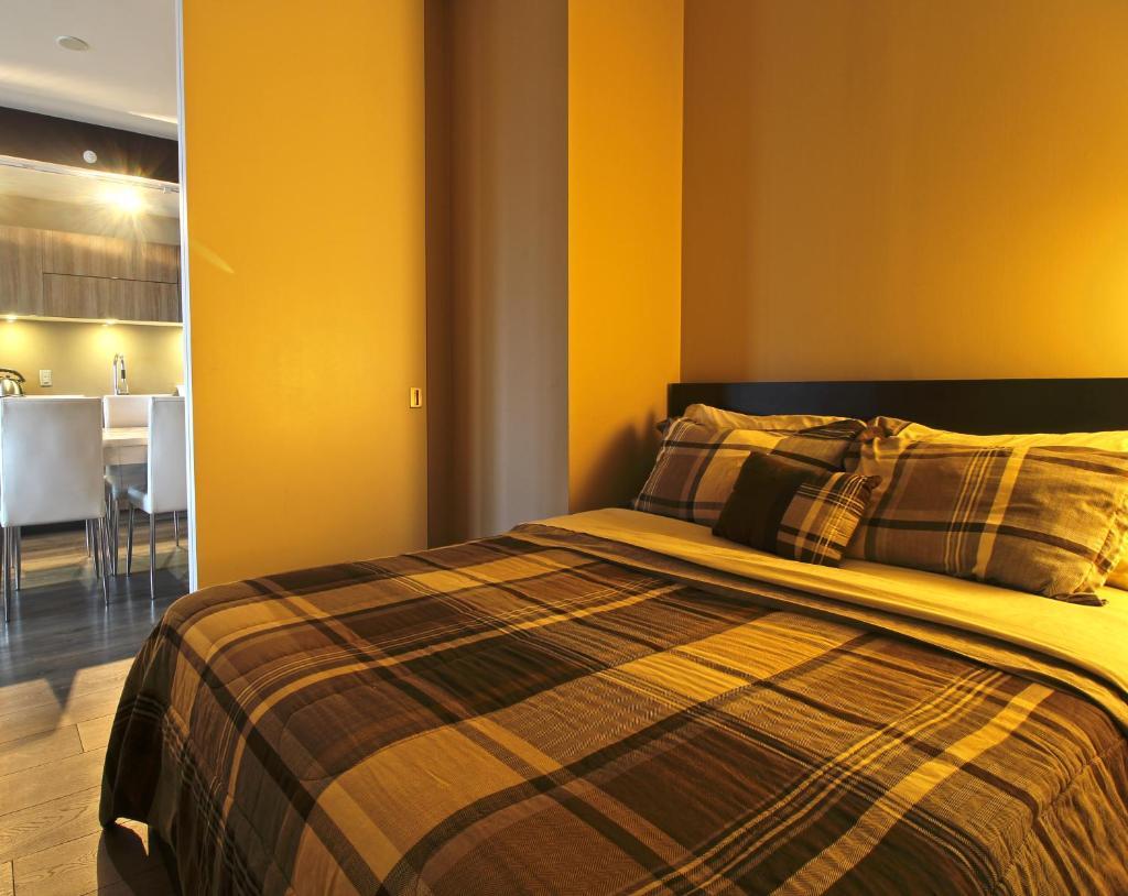 2 Bedrooms & 1 Bedroom Spectacular Apartments 토론토 외부 사진
