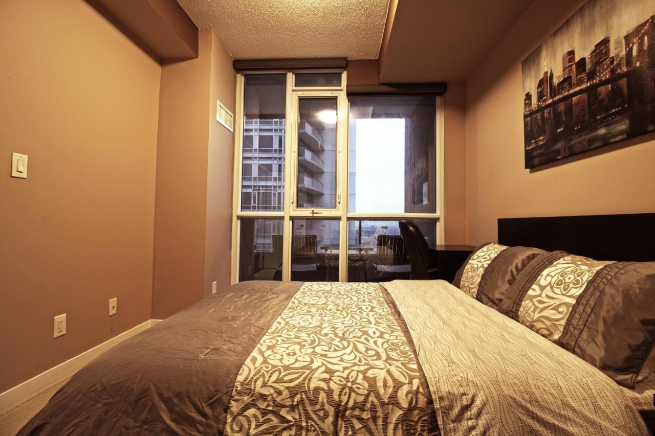 2 Bedrooms & 1 Bedroom Spectacular Apartments 토론토 외부 사진